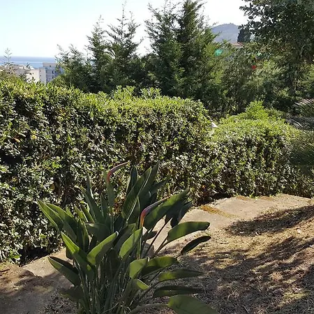 度假居 Santa Lucia 切法卢